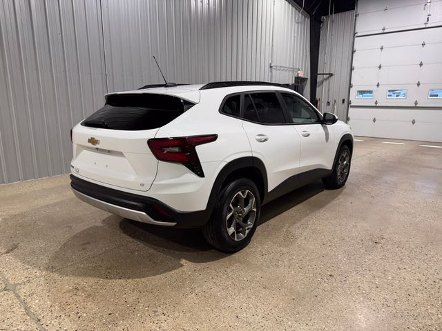 2025 Chevrolet Trax LT - Photo 8