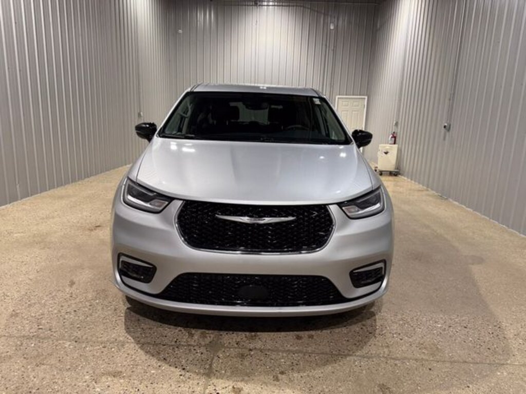 Used 2024 Chrysler Pacifica Touring L Minivan/Van