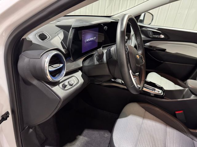2025 Chevrolet Trax LT - Photo 11