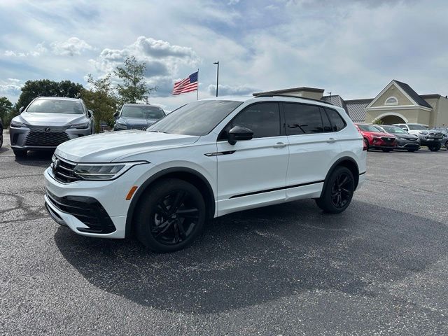 2024 Volkswagen Tiguan SE R-LINE BLACK