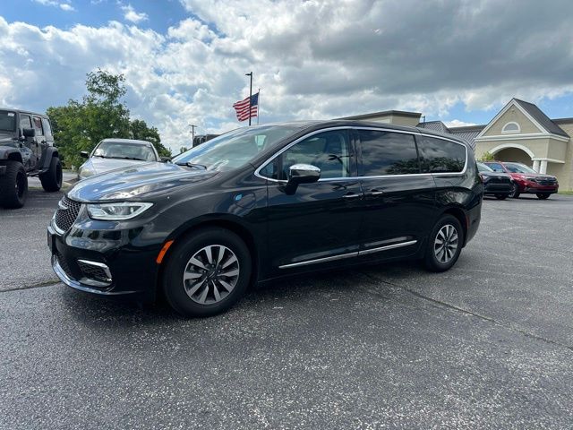 2023 Chrysler Pacifica Hybrid Limited Minivan/Van