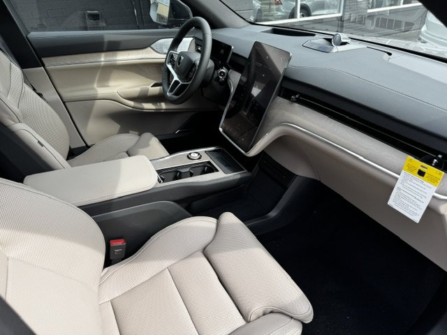 2026 Volvo EX90 Ultra - Photo 20