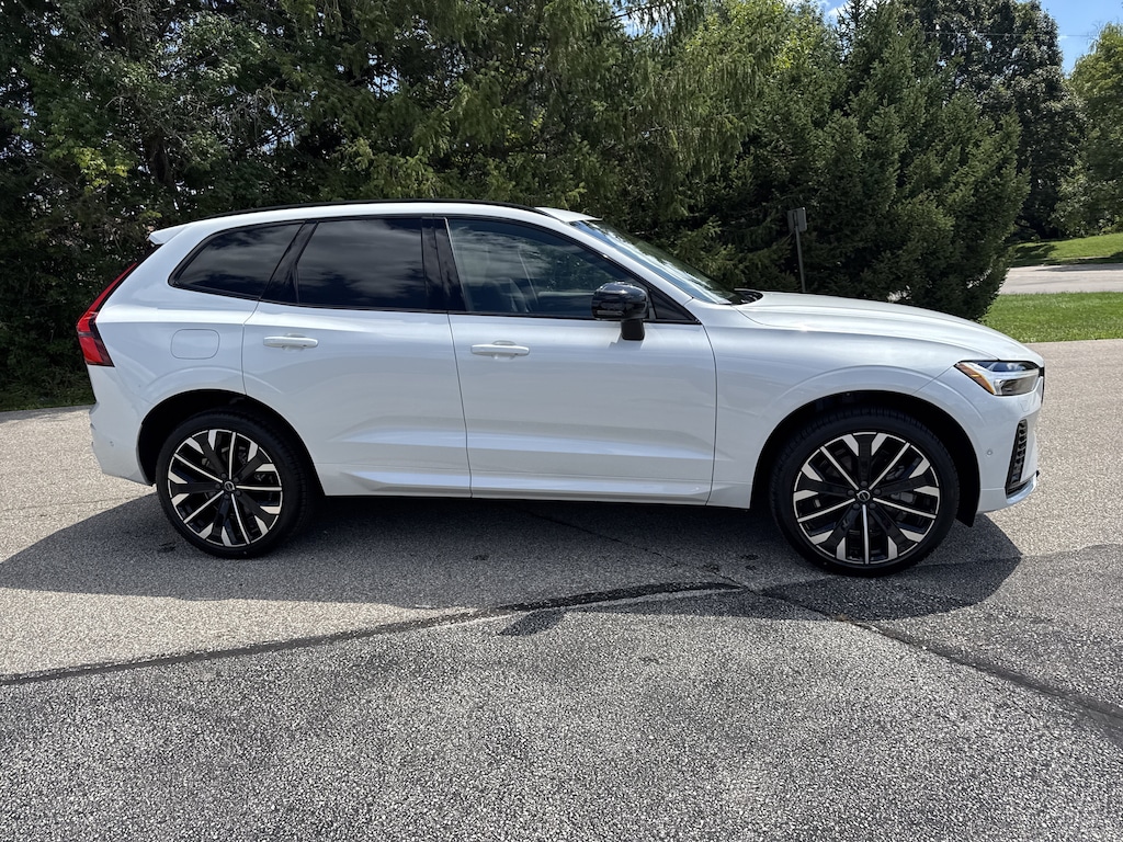 New 2026 Volvo XC60 plug-in hybrid T8 Ultra SUV