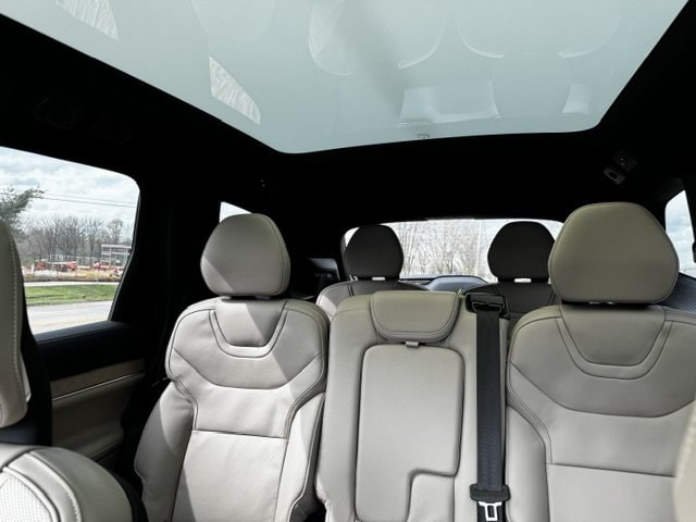 2026 Volvo EX90 Ultra - Photo 14