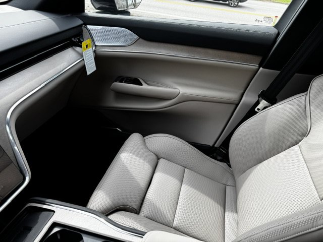 2026 Volvo EX90 Ultra - Photo 12