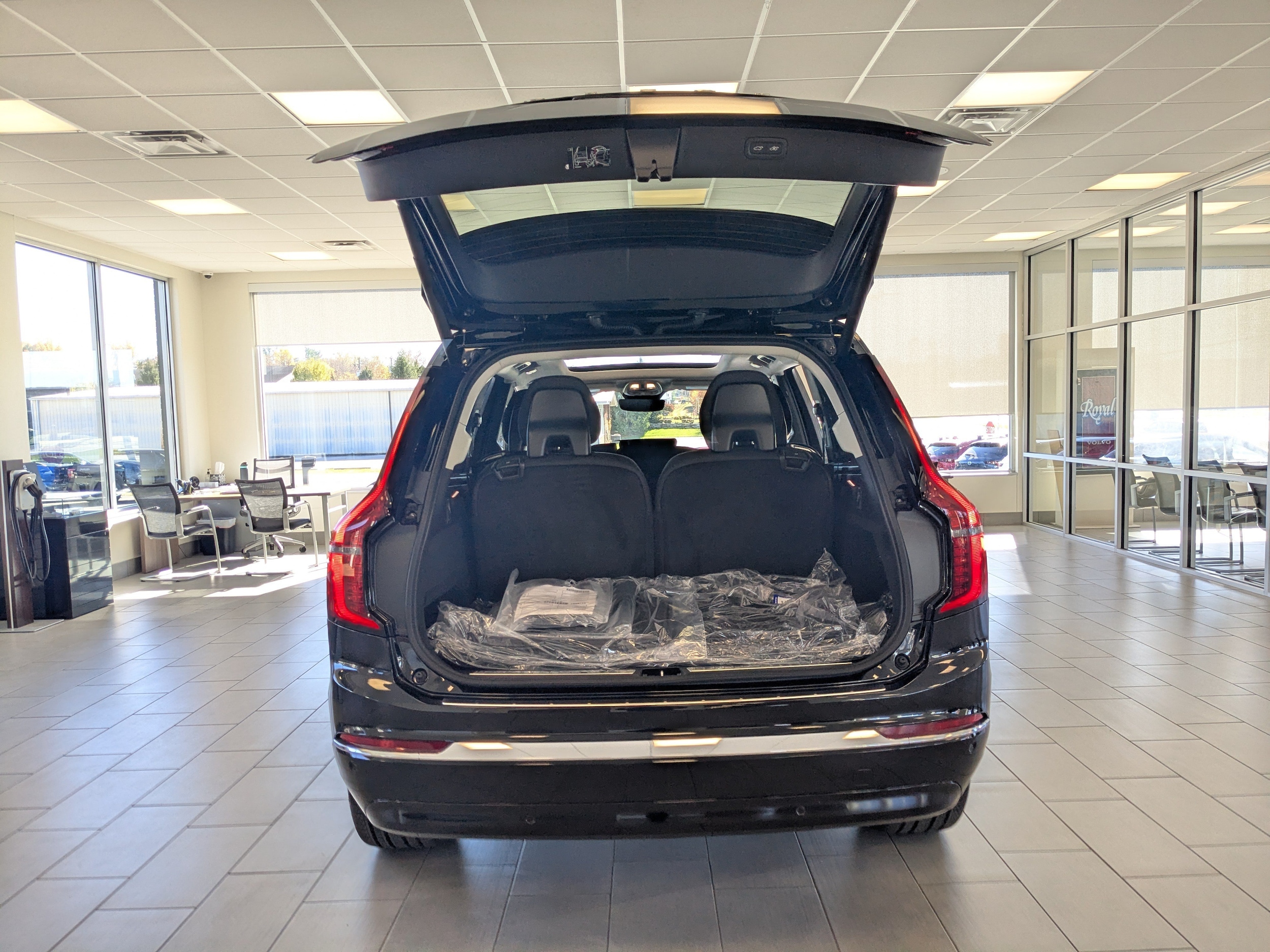 2026 Volvo XC90 Plus - Photo 23