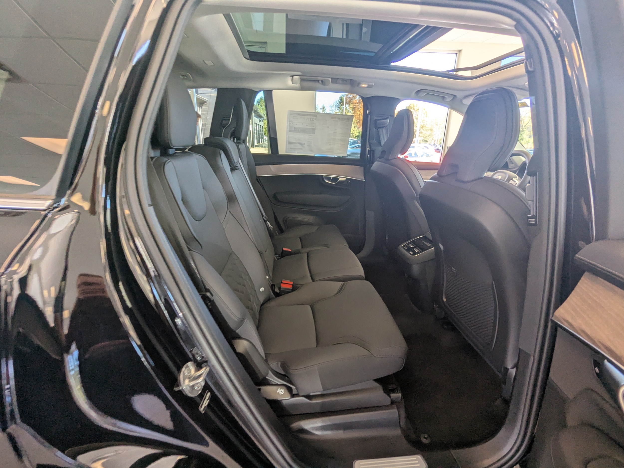 2026 Volvo XC90 Plus - Photo 17