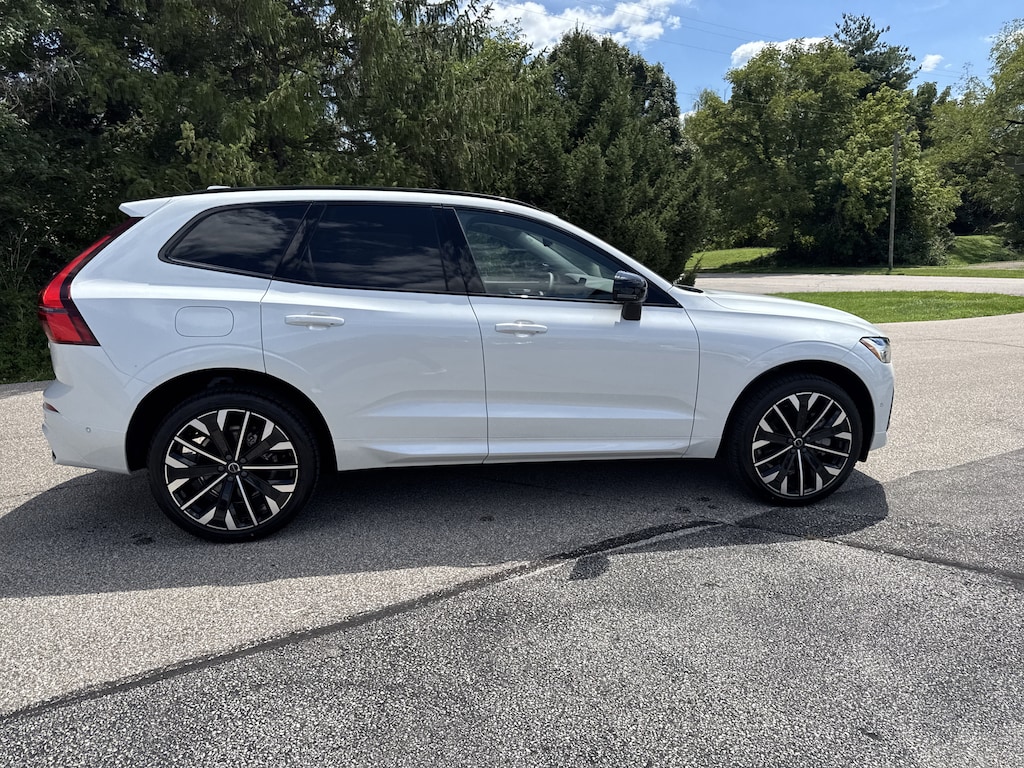 New 2026 Volvo XC60 plug-in hybrid T8 Ultra SUV