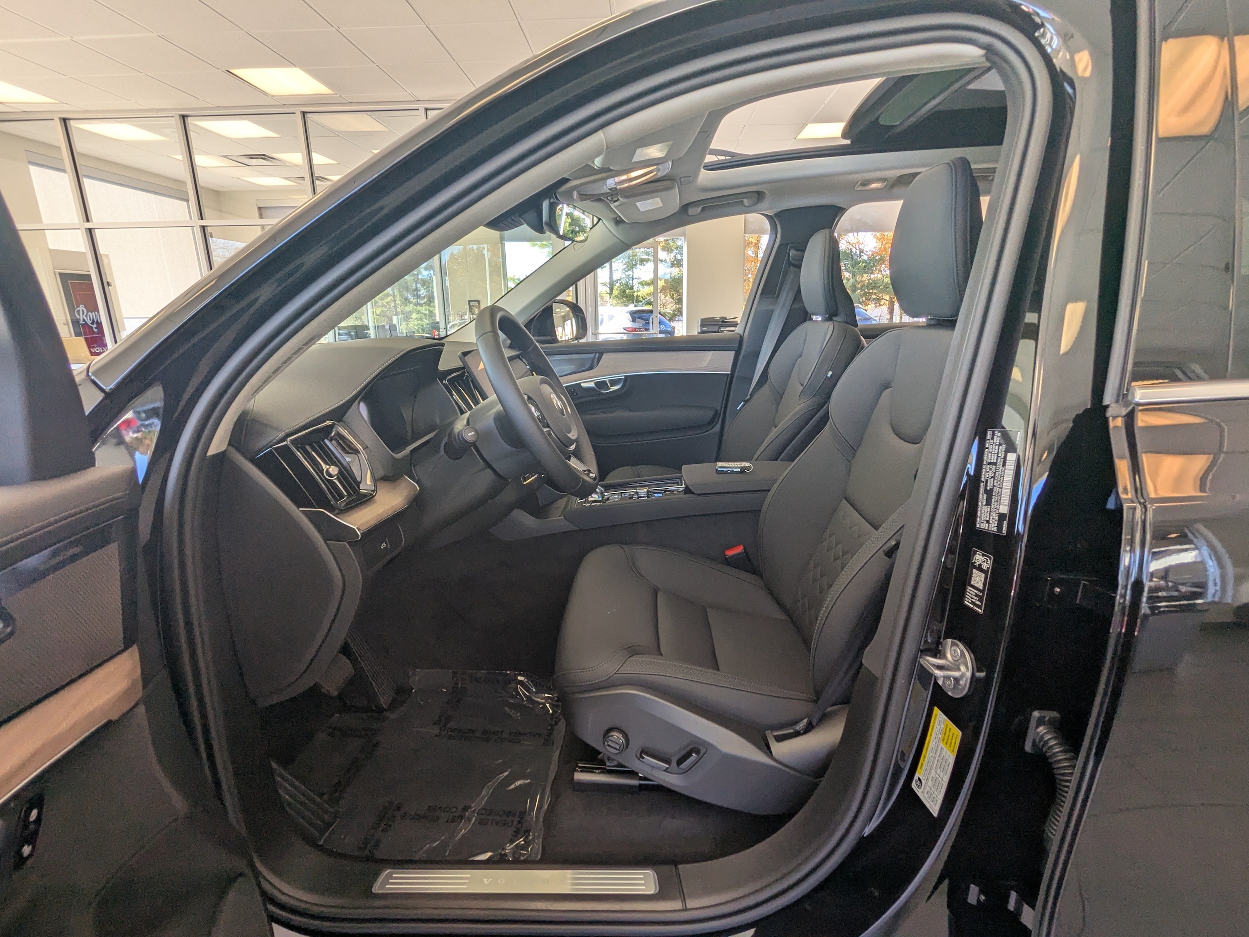 2026 Volvo XC90 Plus - Photo 8