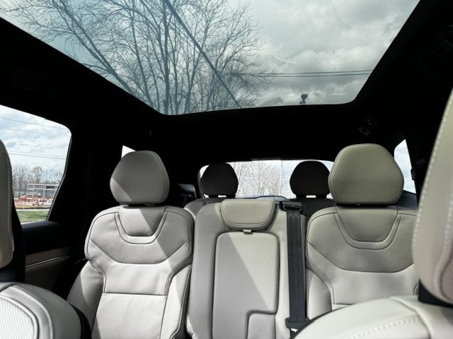 2026 Volvo EX90 Ultra - Photo 15