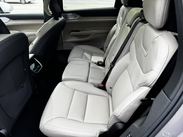 2026 Volvo EX90 Ultra - Photo 16