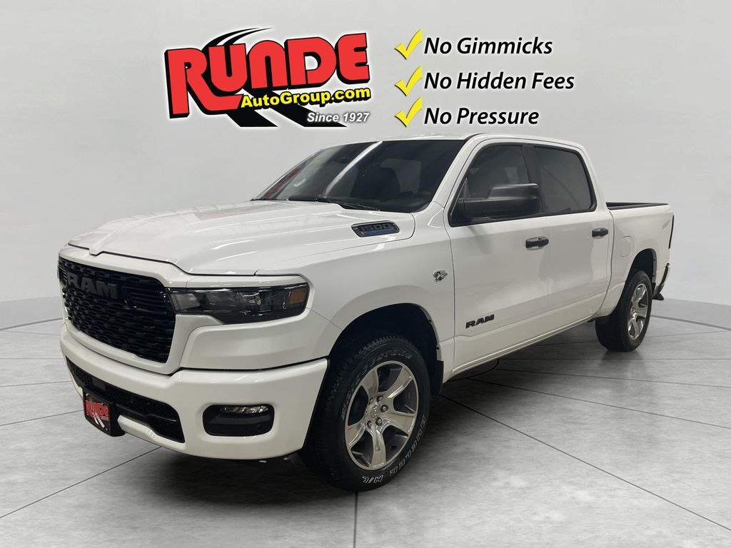 New 2026 Ram 1500 EXPRESS CREW CAB 4X4 5'7 BOX Pickup