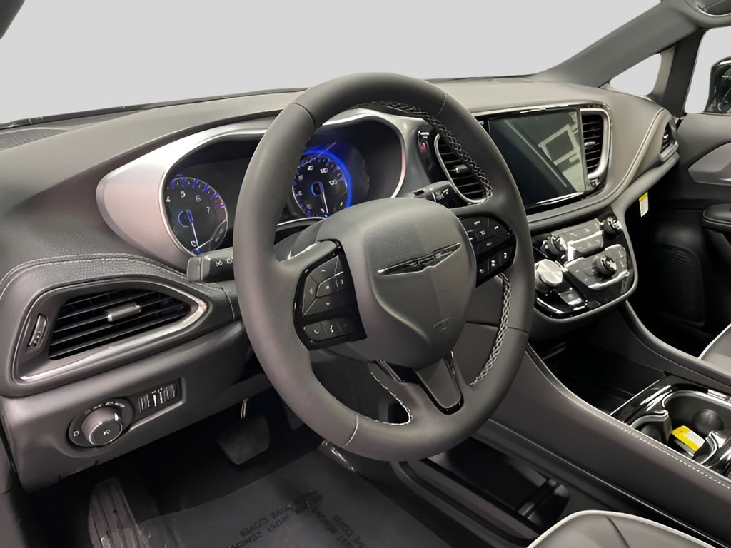 2026 Chrysler Pacifica Limited - Photo 10