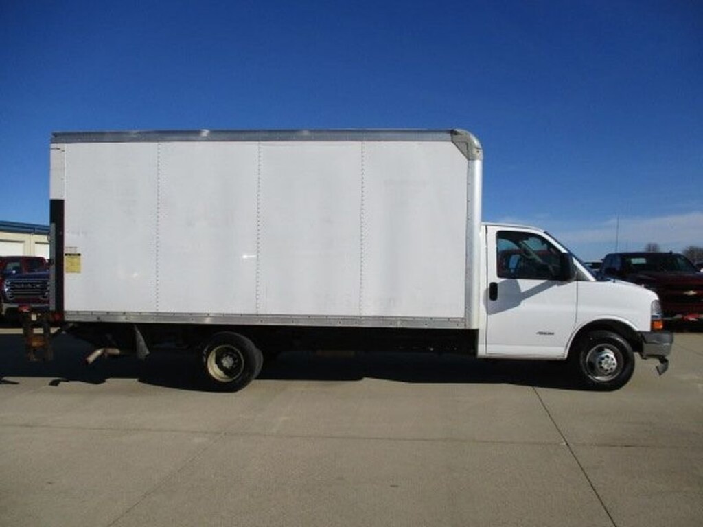 Used 2017 Chevrolet Express 4500 Series Chassis
