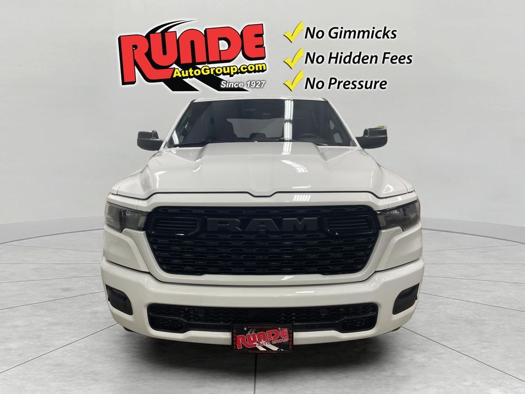New 2026 Ram 1500 EXPRESS CREW CAB 4X4 5'7 BOX Pickup