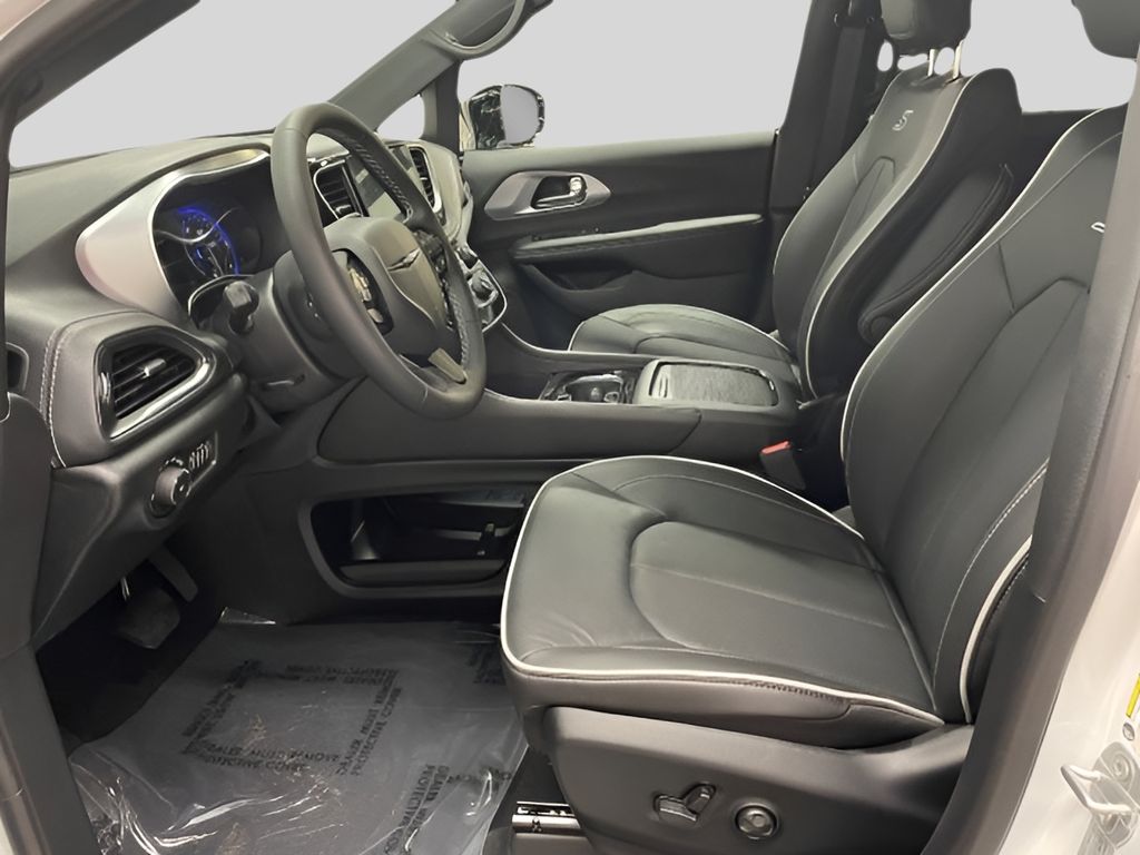 2026 Chrysler Pacifica Limited - Photo 9