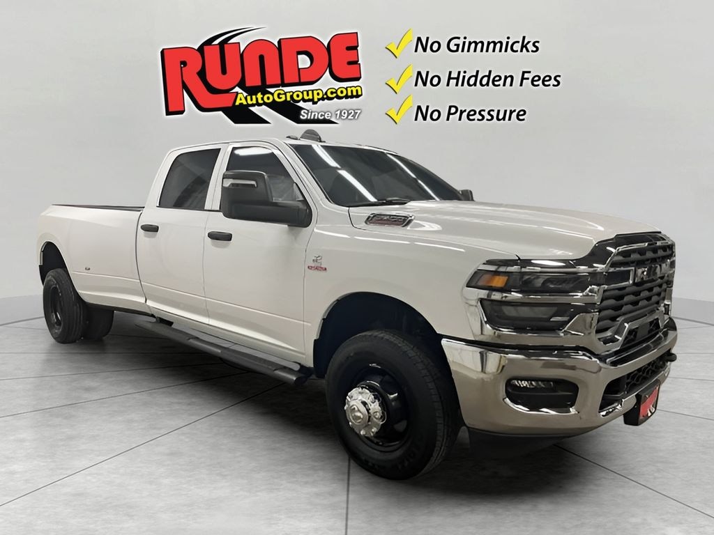 New 2026 Ram 3500 TRADESMAN CREW CAB 4X4 8' BOX Pickup