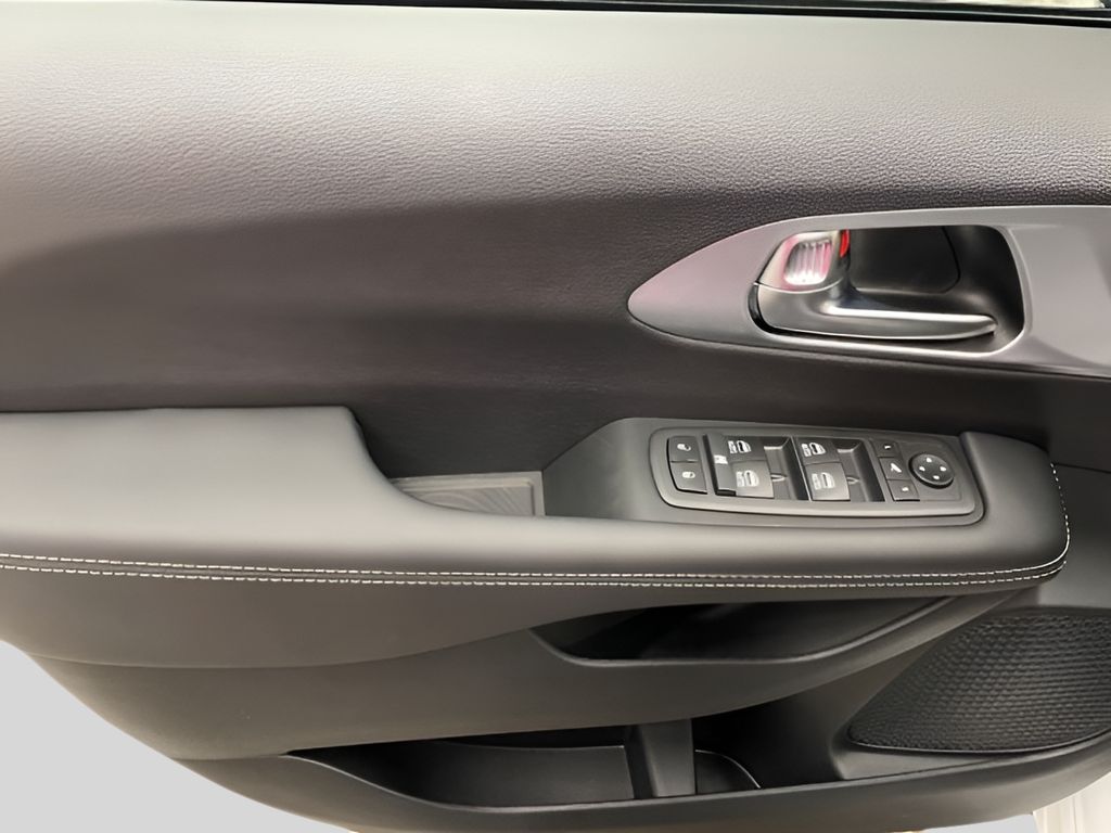 2026 Chrysler Pacifica Limited - Photo 13