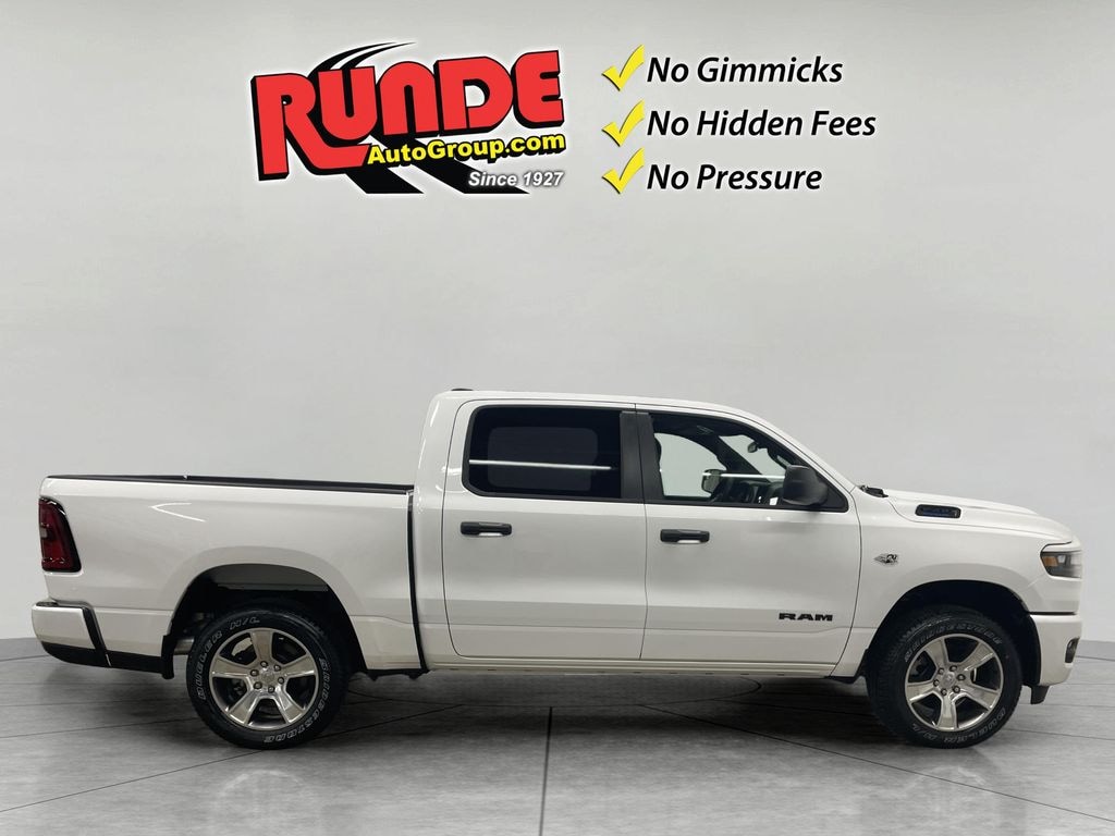 New 2026 Ram 1500 EXPRESS CREW CAB 4X4 5'7 BOX Pickup
