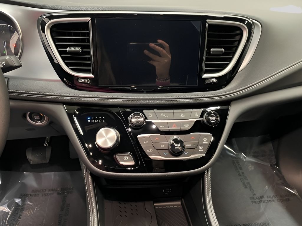 2026 Chrysler Pacifica Limited - Photo 12