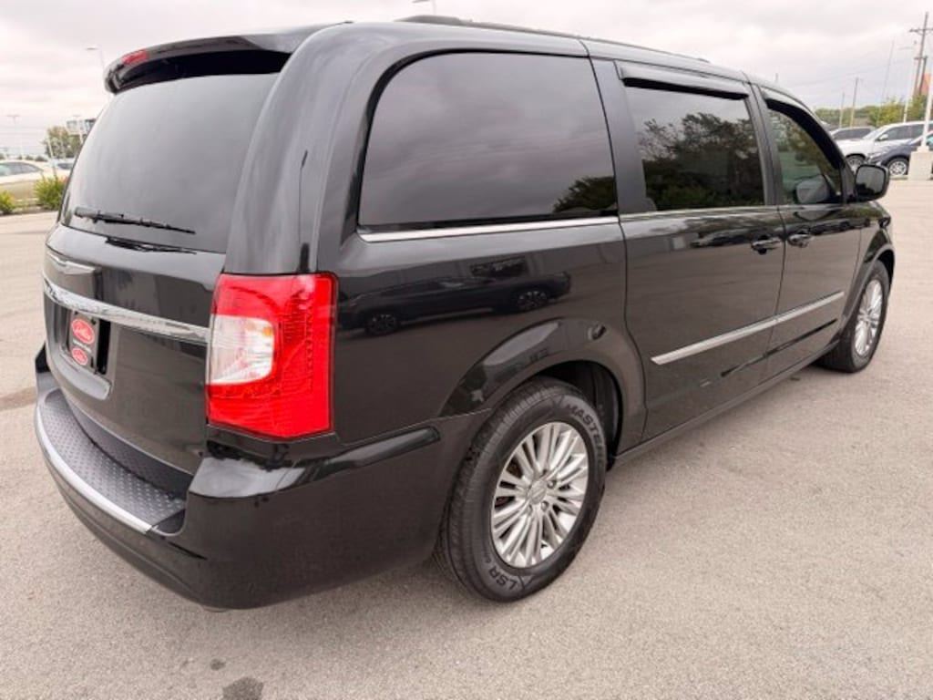 Used 2015 Chrysler Town & Country Touring-L Minivan/Van