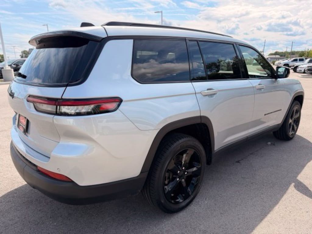 Used 2023 Jeep Grand Cherokee L Altitude SUV