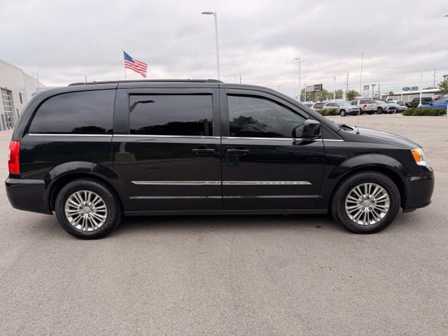 Used 2015 Chrysler Town & Country Touring-L with VIN 2C4RC1CG8FR716351 for sale in Greenfield, IN