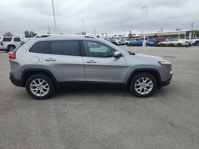Used 2015 Jeep Cherokee Latitude with VIN 1C4PJMCS8FW565473 for sale in Greenfield, IN