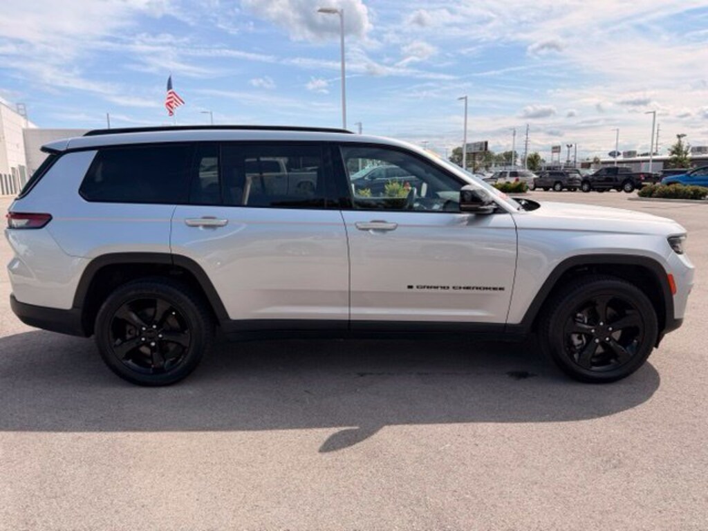 Used 2023 Jeep Grand Cherokee L Altitude SUV