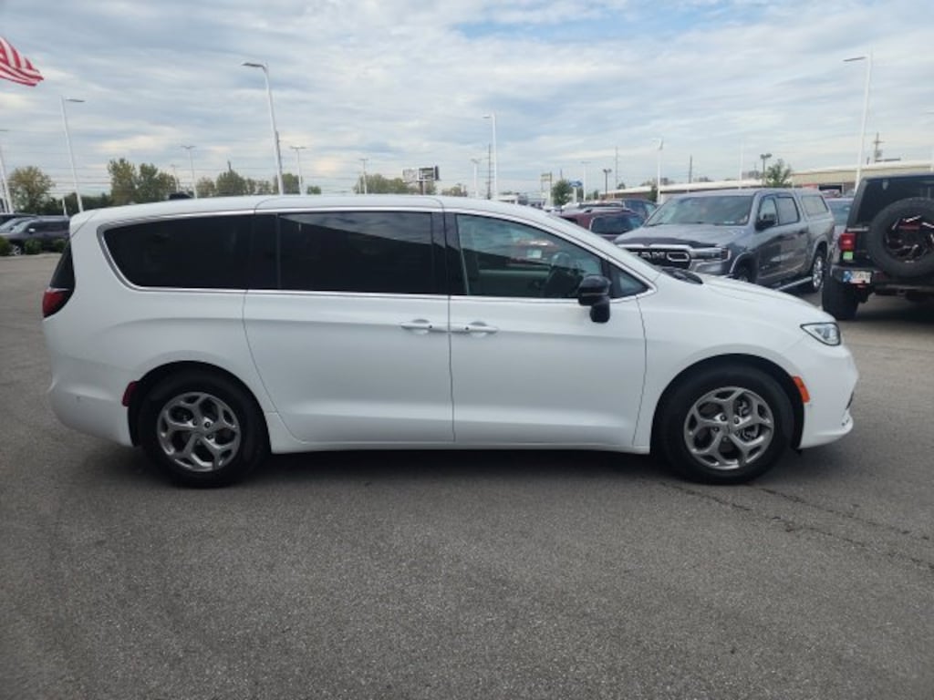 Certified 2024 Chrysler Pacifica Limited Van Passenger Van
