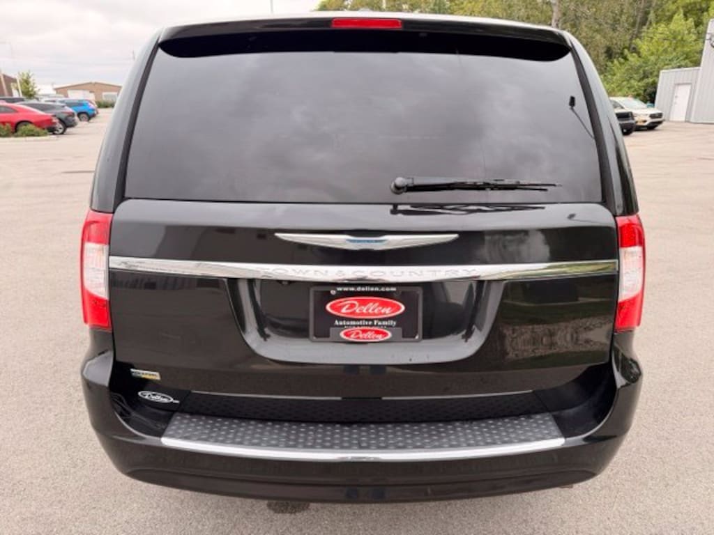 Used 2015 Chrysler Town & Country Touring-L Minivan/Van