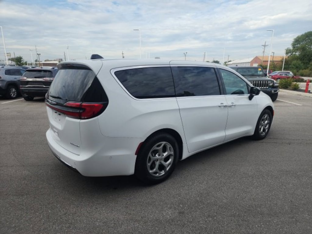 Certified 2024 Chrysler Pacifica Limited Van Passenger Van