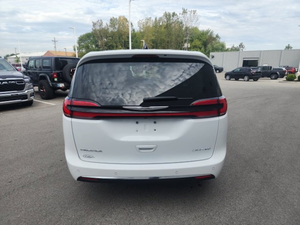 Certified 2024 Chrysler Pacifica Limited Van Passenger Van