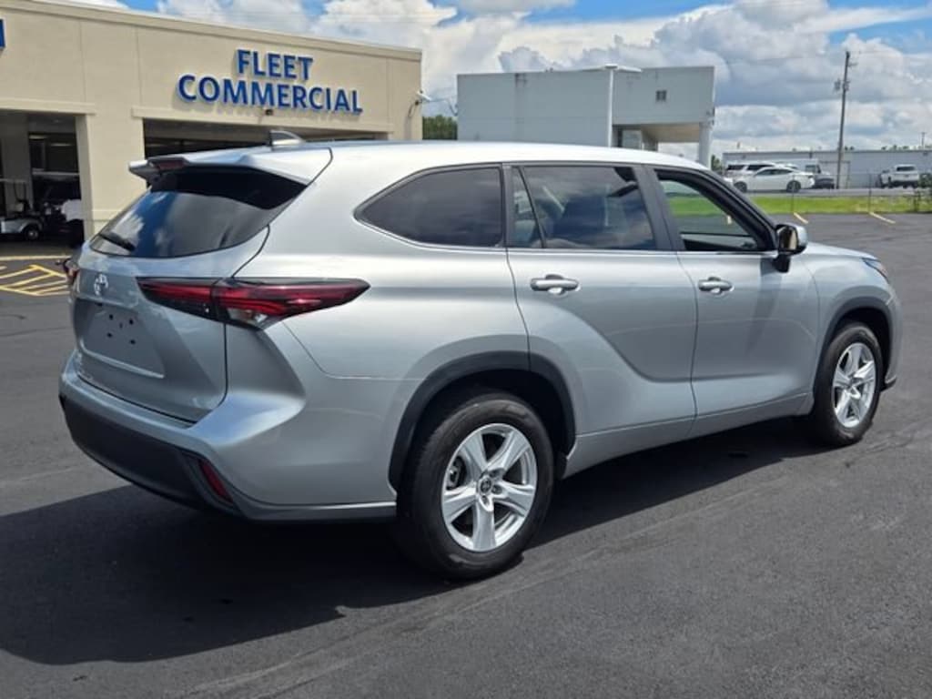 Used 2024 Toyota Highlander LE