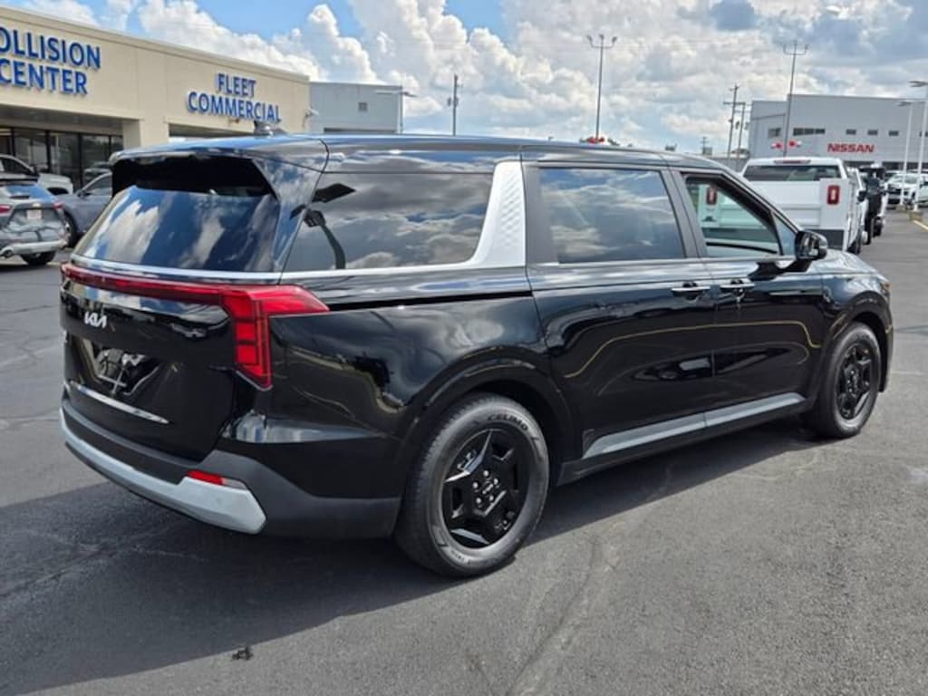 Used 2025 Kia Carnival LXS