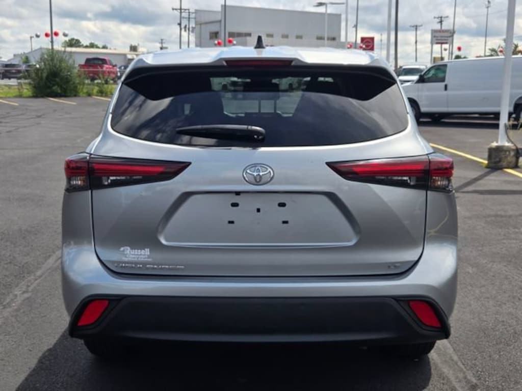 Used 2024 Toyota Highlander LE
