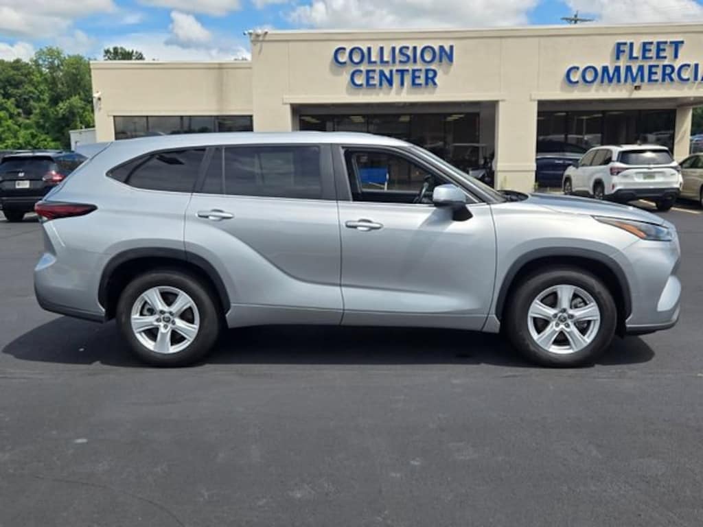 Used 2024 Toyota Highlander LE