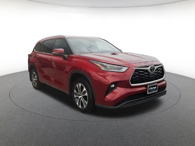 Used 2021 Toyota Highlander XLE Sport Utility