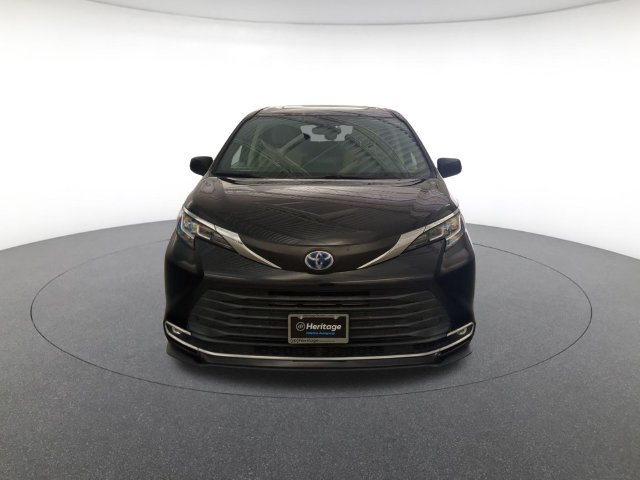 Used 2021 Toyota Sienna XLE Passenger Van