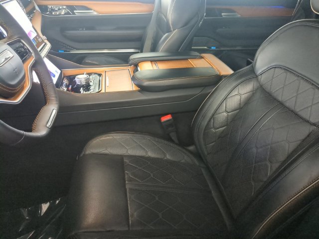 2024 Jeep Grand Wagoneer L Series III - Photo 18