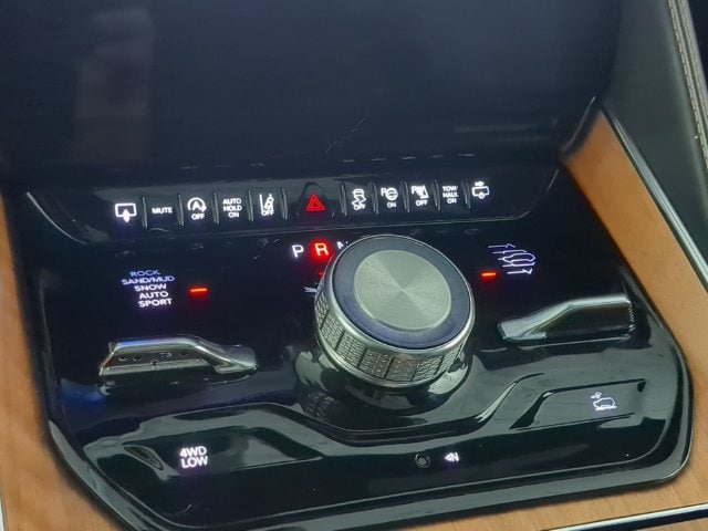2024 Jeep Grand Wagoneer L Series III - Photo 9