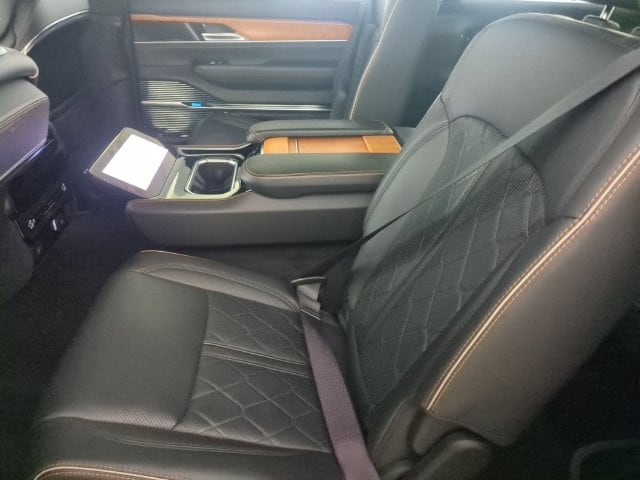 2024 Jeep Grand Wagoneer L Series III - Photo 10