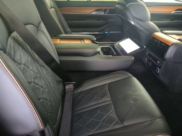 2024 Jeep Grand Wagoneer L Series III - Photo 38