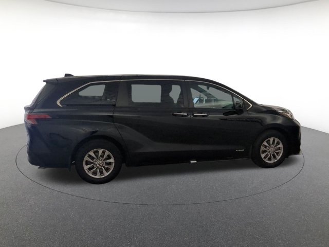 Used 2021 Toyota Sienna XLE Passenger Van