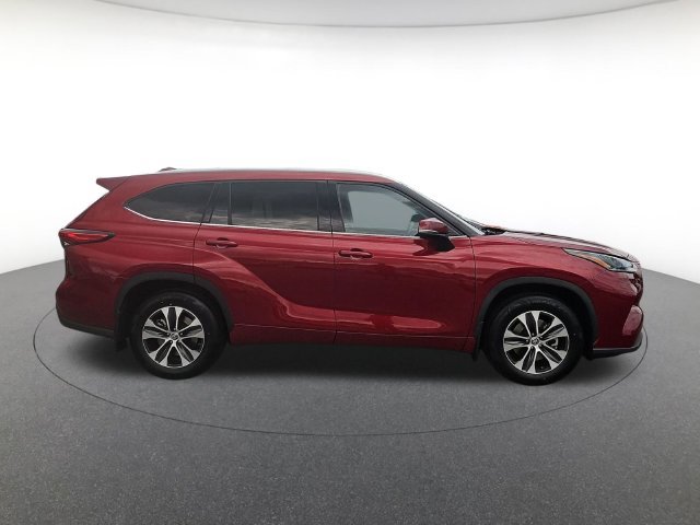 Used 2021 Toyota Highlander XLE Sport Utility