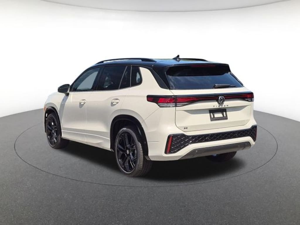New 2026 Volkswagen Tiguan SE R-Line Black SUV