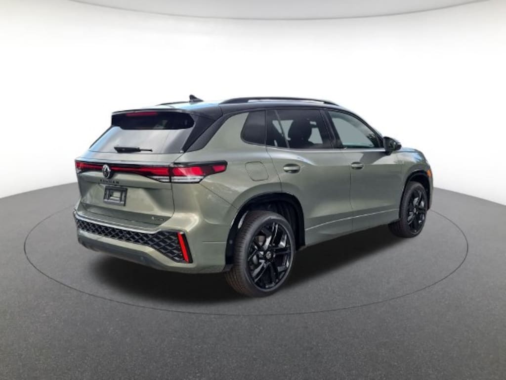 New 2026 Volkswagen Tiguan SE R-Line Black SUV