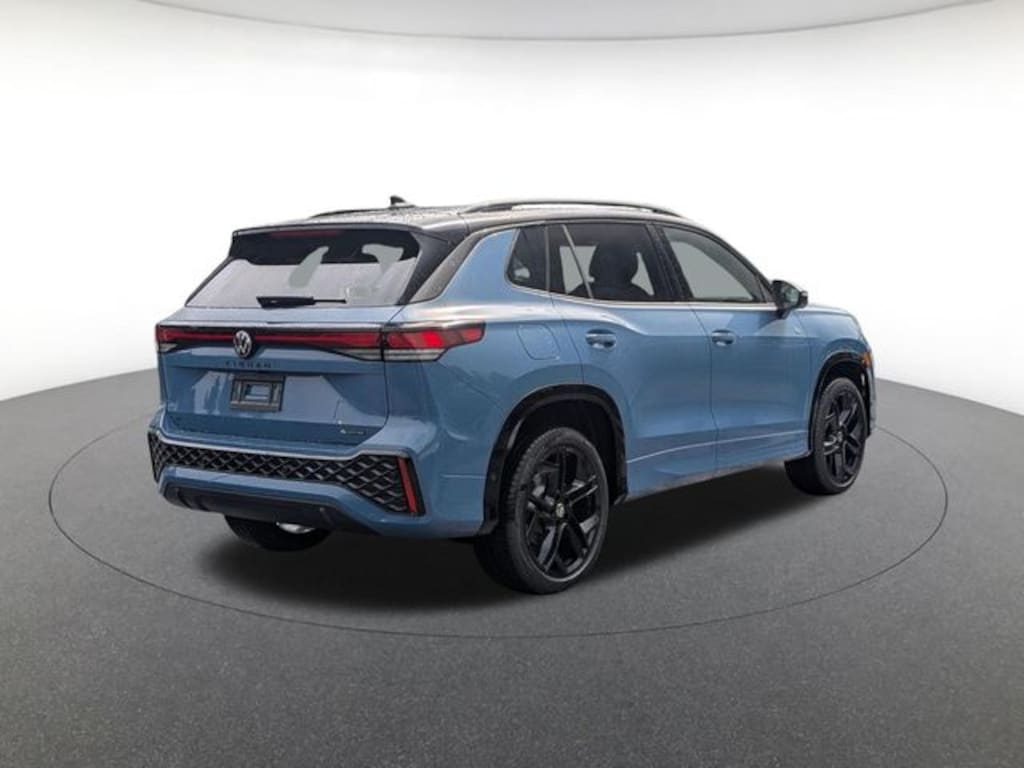 New 2026 Volkswagen Tiguan SE R-Line Black SUV