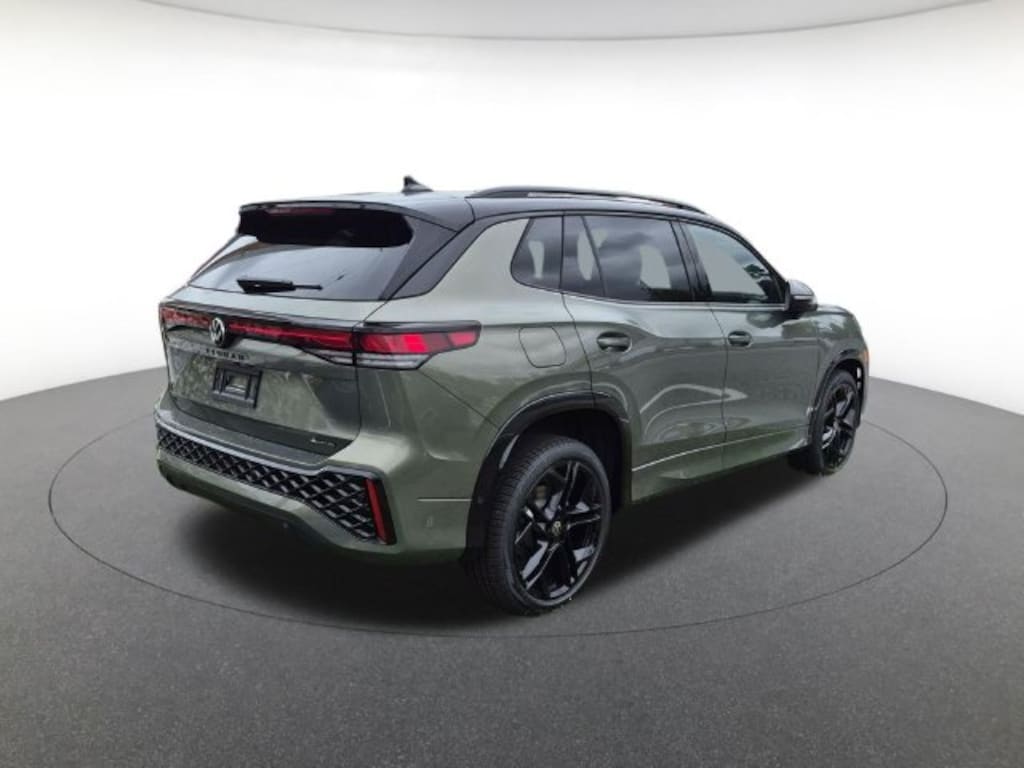 New 2026 Volkswagen Tiguan SE R-Line Black SUV