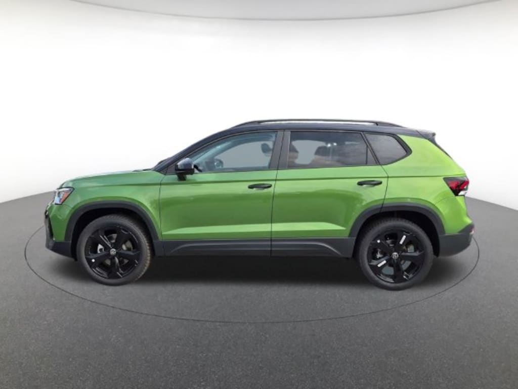 New 2027 Volkswagen Taos 1.5T SE Black SUV